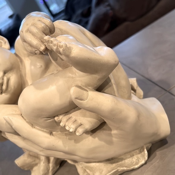 SOLD Newborn In Loving Hands Sculpture Baby Sleeping Figurine Indoor Outdoor Art - Picture 6 of 17